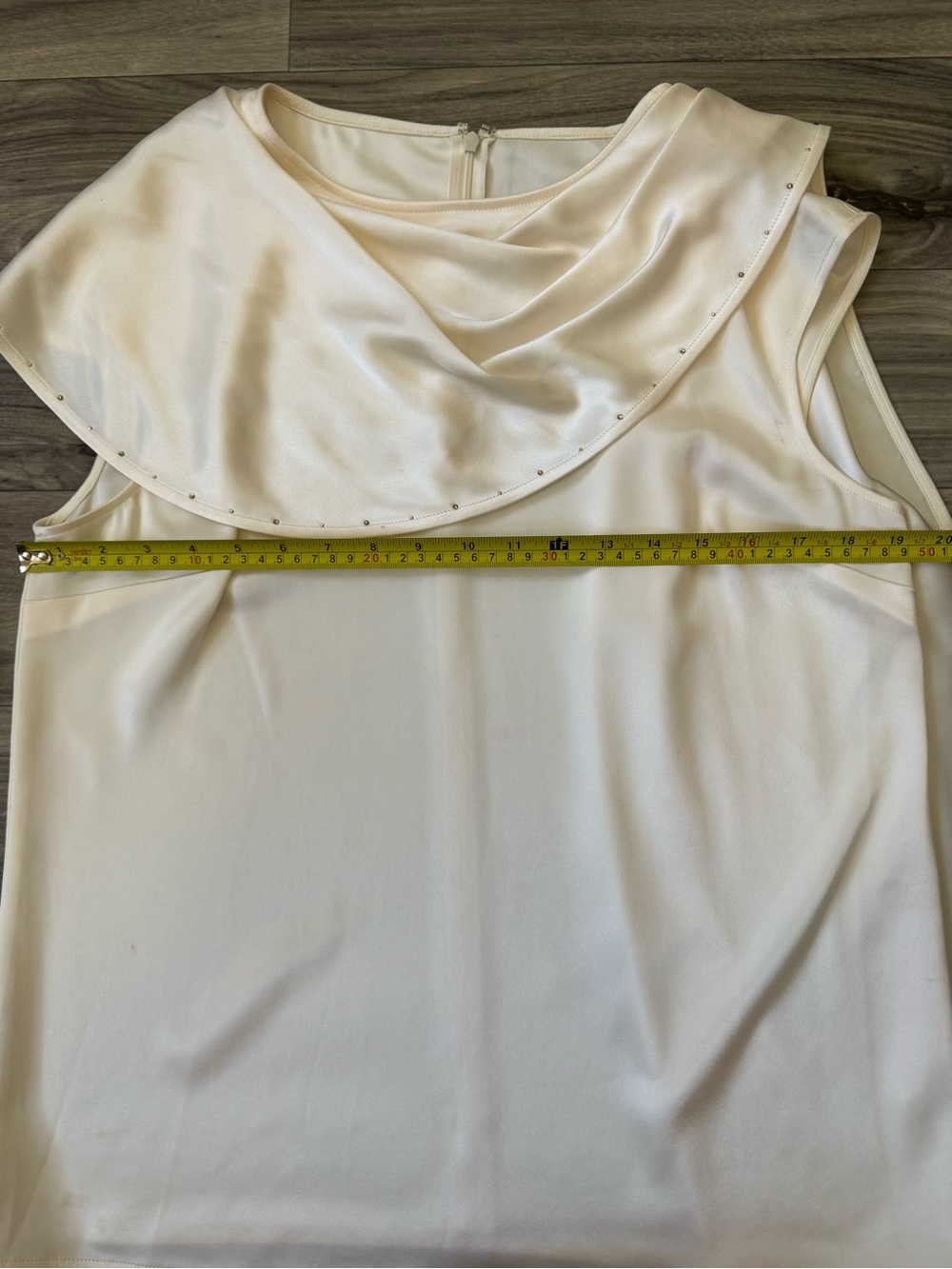 St. John Cream Satin Sleeveless Cowl Neck Studded Blouse Size Medium - Picture 6 of 12